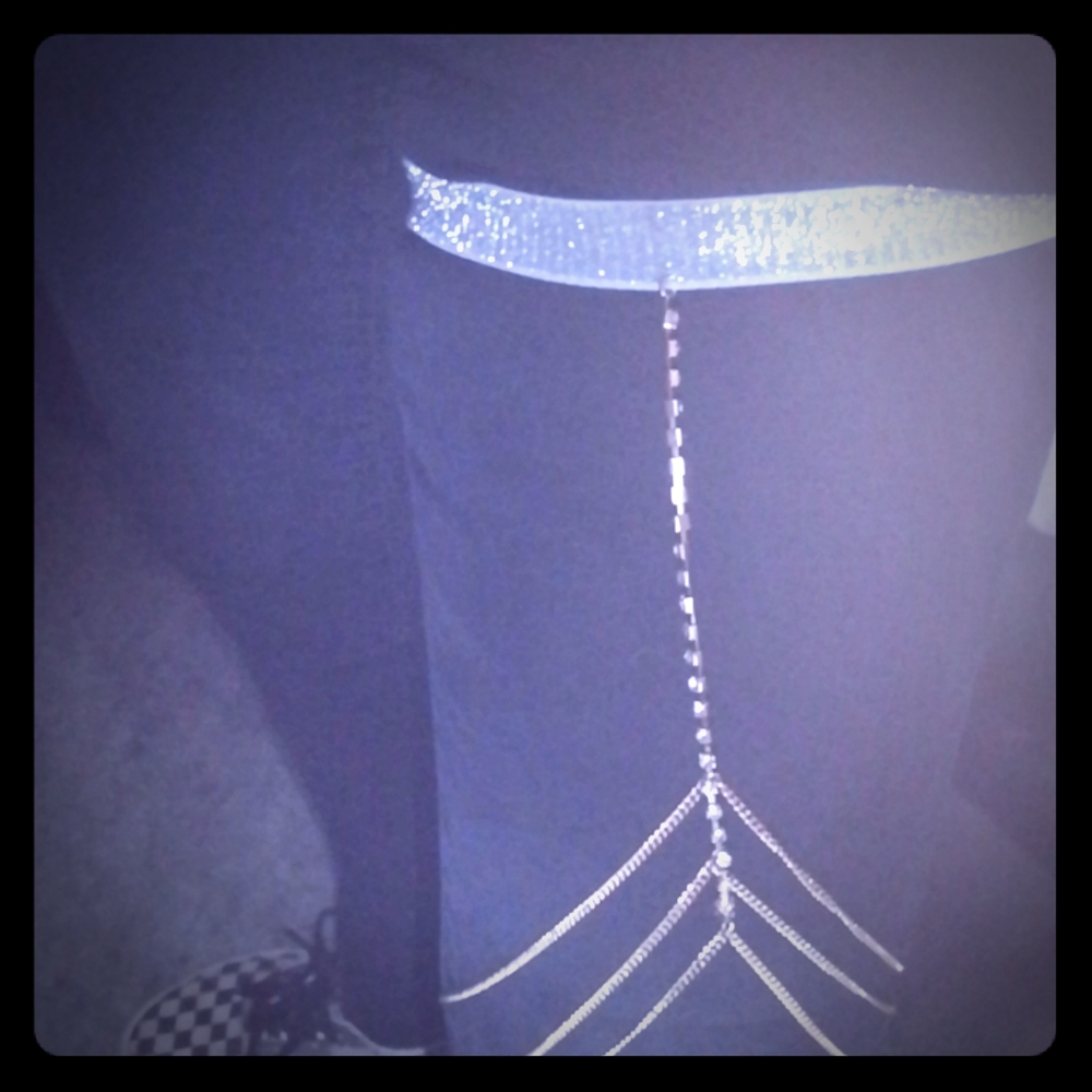 Thigh chain with rhinestone detail